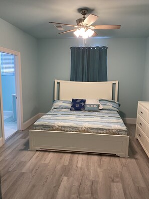 5 bedrooms, WiFi, bed sheets - Spectacular Water Front Home, Lighted/Night Fishing, 500 Lb Ice Machine (Grand Isle)