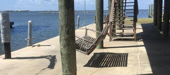 Spectacular Water Front Home, Lighted/Night Fishing, 500 Lb Ice Machine