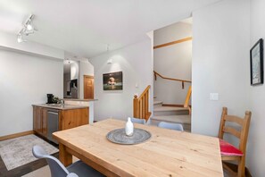 Dining - 2BR | Granite Court | Steps from Whistler Village | Private Balcony w/ BBQ | Secure Parking (Whistler)
