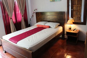 Standard Apartment, 1 Queen Bed, Pool View | Individually decorated, individually furnished, blackout curtains - La Costa (Jacó)