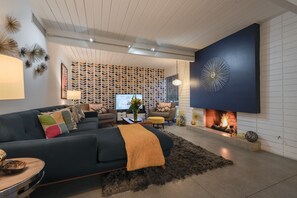 Smart TV, fireplace, ping pong