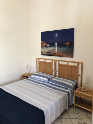 Kahden hengen classic-huone (Gialla) | Tallelokero huoneessa, pimennysverhot, äänieristys