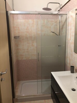 Standard Double Room (Verde) | Bathroom shower - La Palude del Conte (Porto Cesareo)