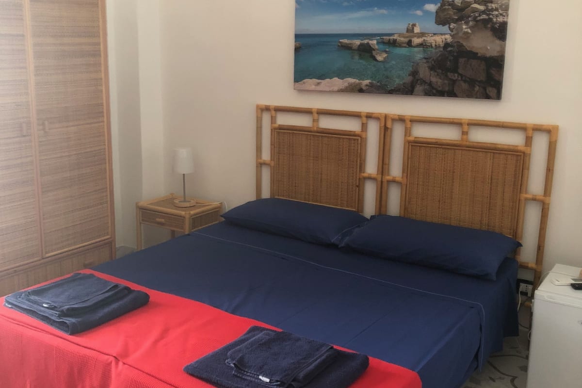 1 kamar tidur, brankas, tirai kedap cahaya, dan kedap suara