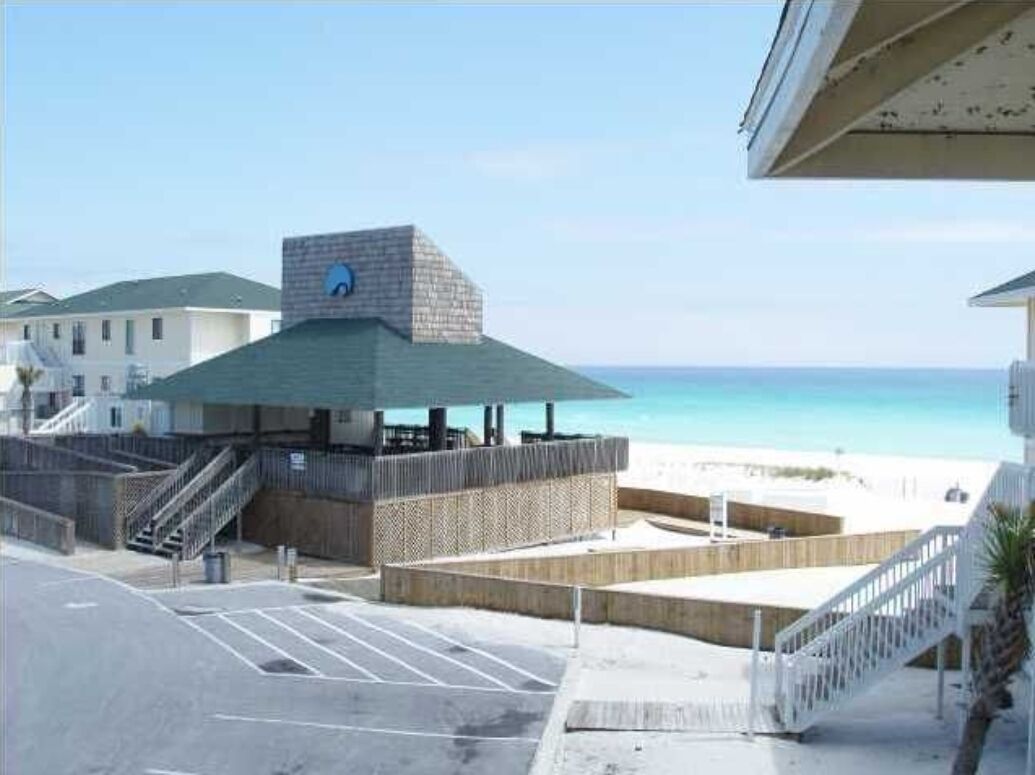 Beach nearby, sun-loungers