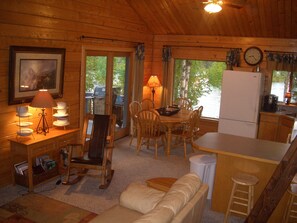 Interior - Beautiful log home Kenai River has full length deck overlooking river (Soldotna)