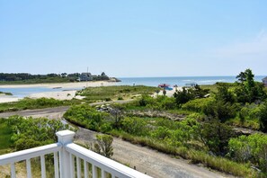 Beach - Three bedroom sleeping 6 just 150 steps to South Village Beach (West Dennis)