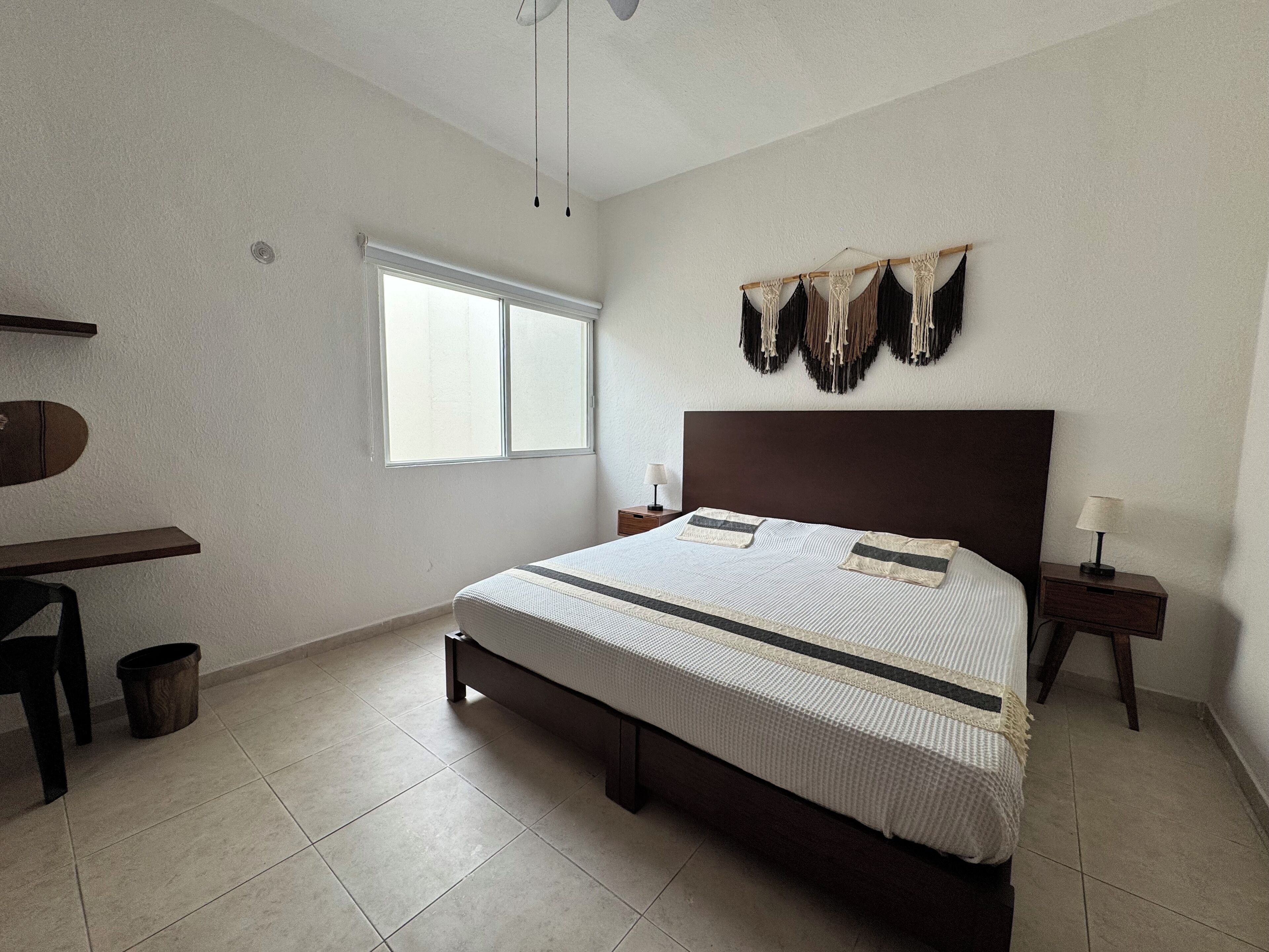 2 soverom, safe på rommet, skrivebord og wi-fi (inkludert)