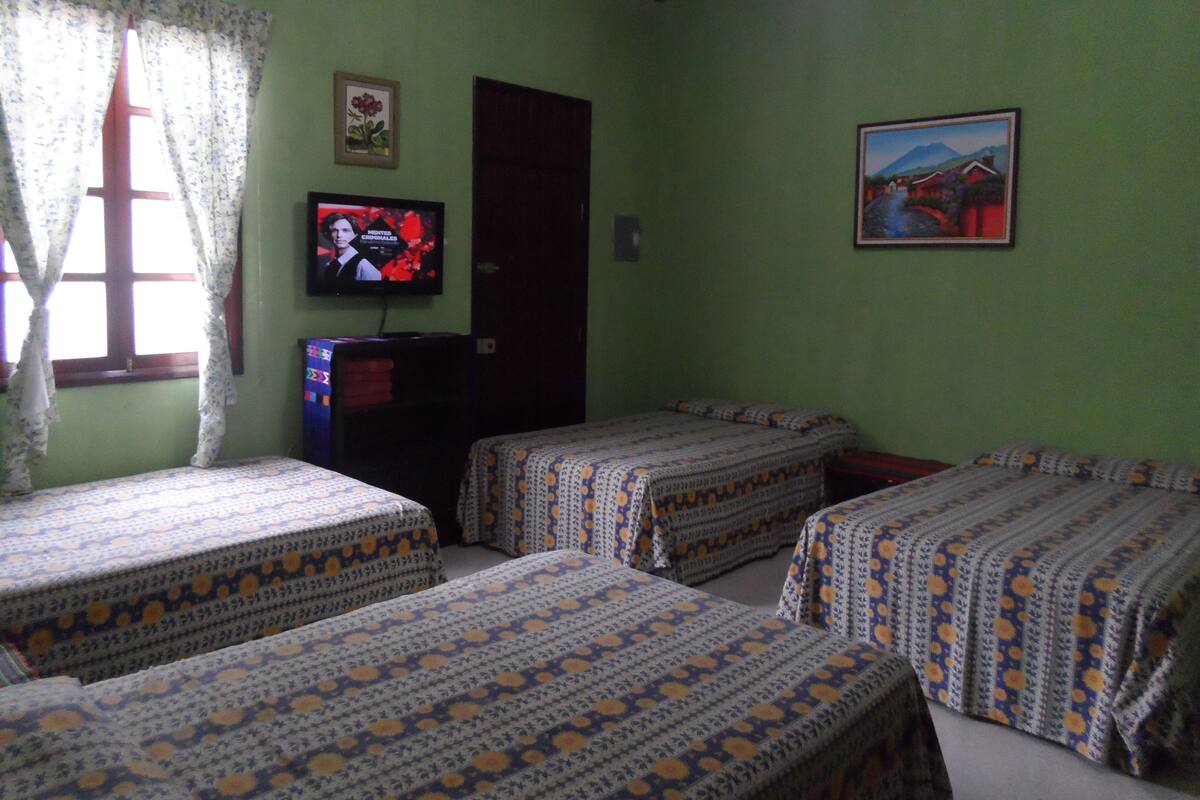 Habitación cuádruple económica, con acceso para personas discapacitadas | Wifi gratis 