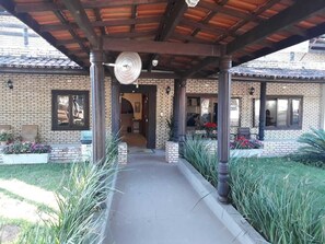 Property entrance - Hotel Turismo (Chapada dos Guimarães)