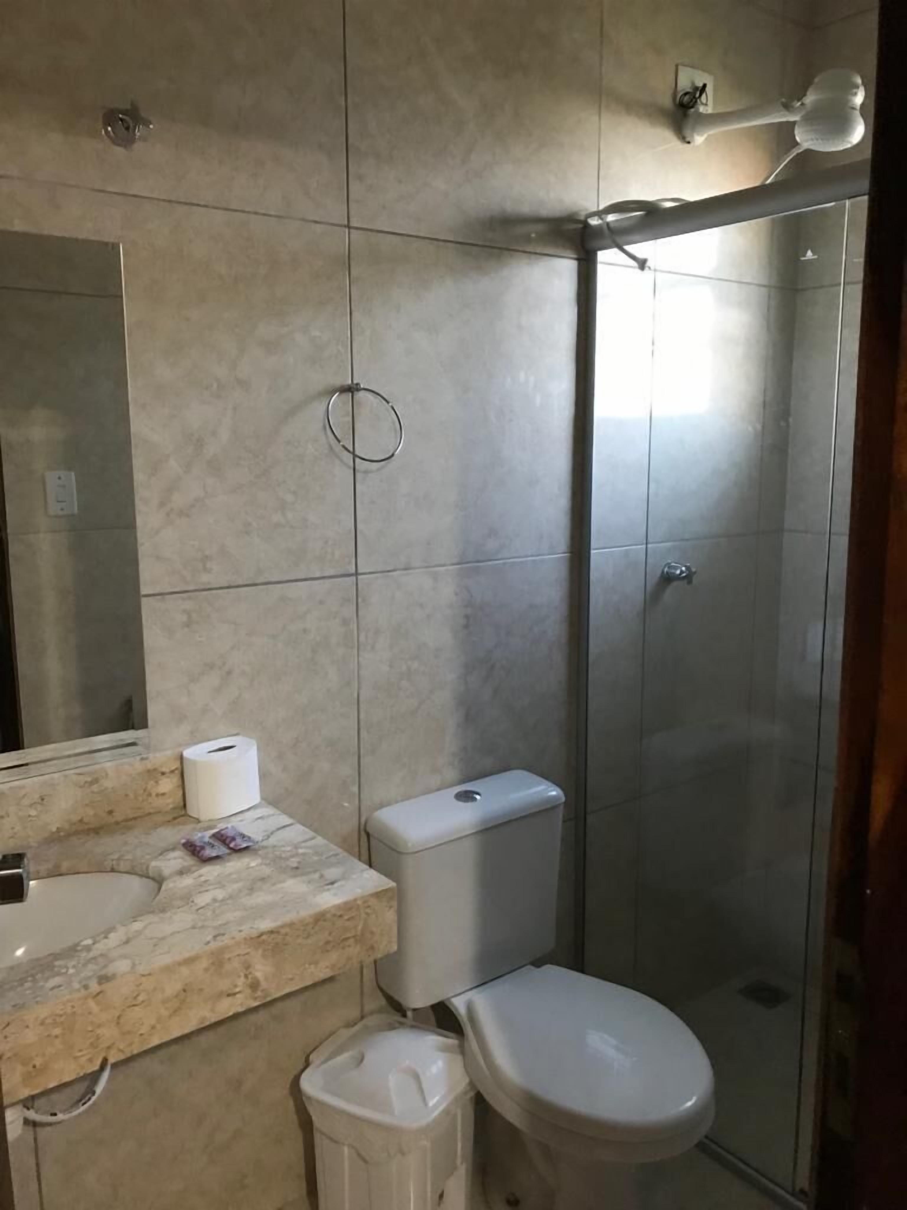 triple room | bathroom | shower, free toiletries, hair dryer, towels