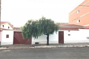 Exterior - Beautiful House in Caldas Novas, close to the city center. (Caldas Novas)