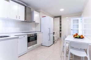 Refrigerador, microondas, horno, lavavajillas