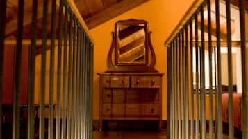 Standard, Two Double Beds & Two Single Beds | Vue de la chambre