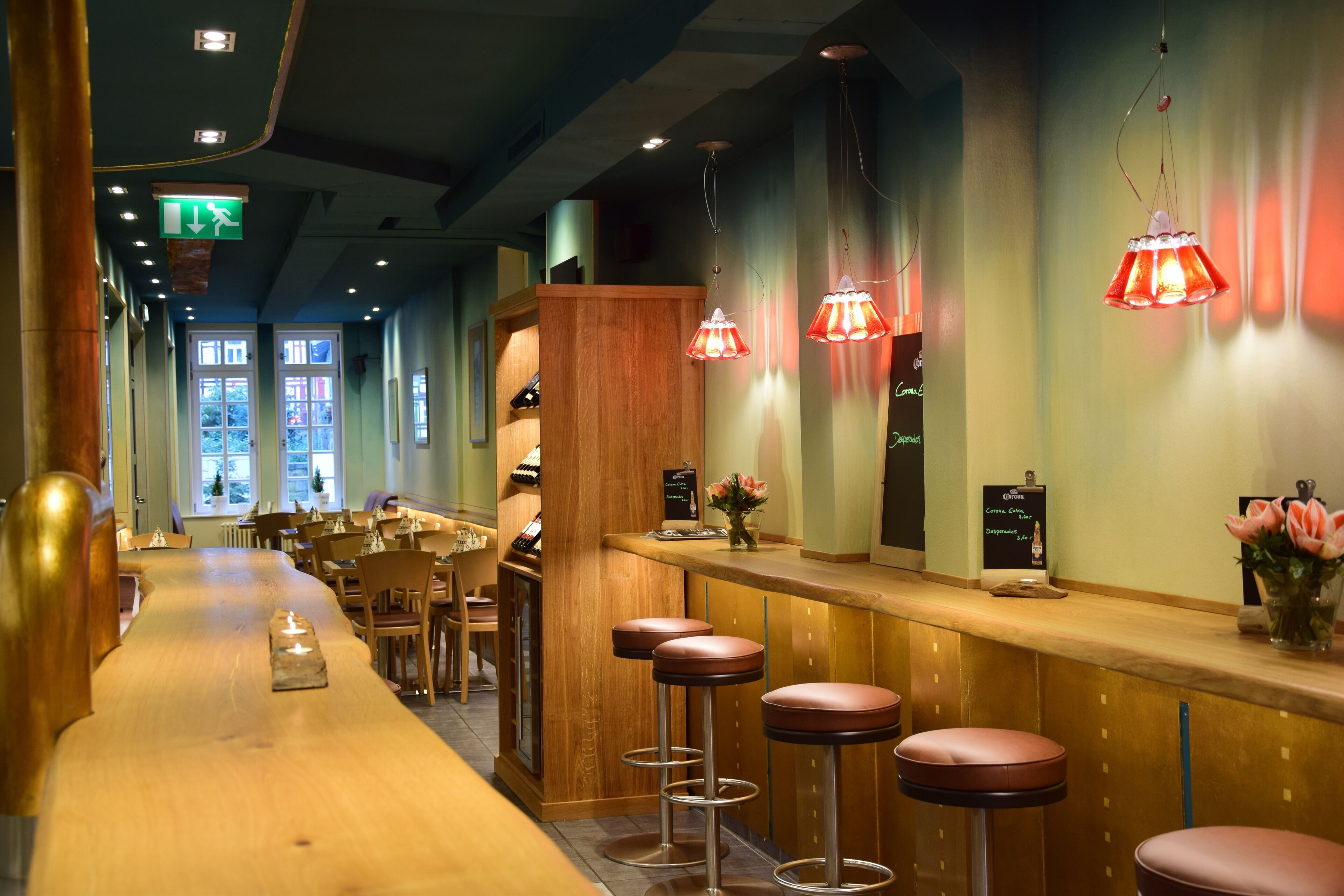 Lunch and dinner served