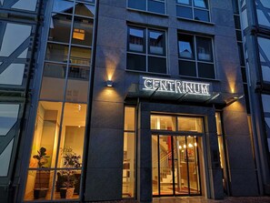 Front of property – evening/night - CENTRINUM Altstadt-Hotel (Melsungen)