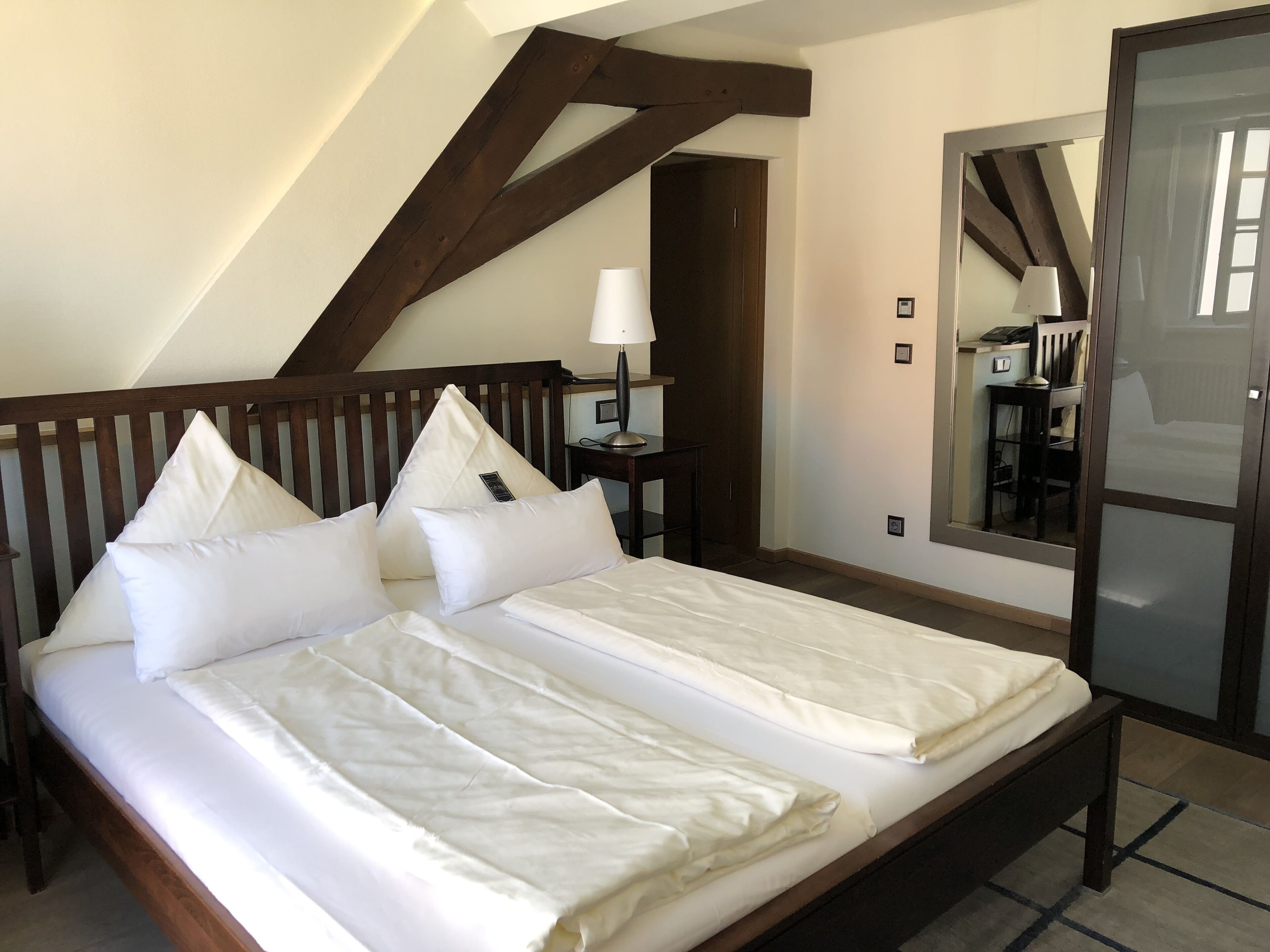 Literie hypoallergénique, minibar, décoration personnalisée