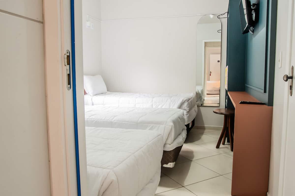 Family Room, Multiple Beds | Blackout drapes, free WiFi, bed sheets