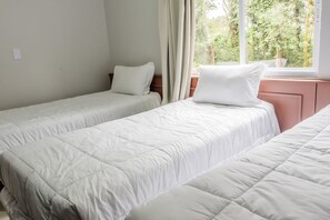 Family Room, Multiple Beds | Blackout drapes, free WiFi, bed sheets - Hotel Serra Canela (Canela)