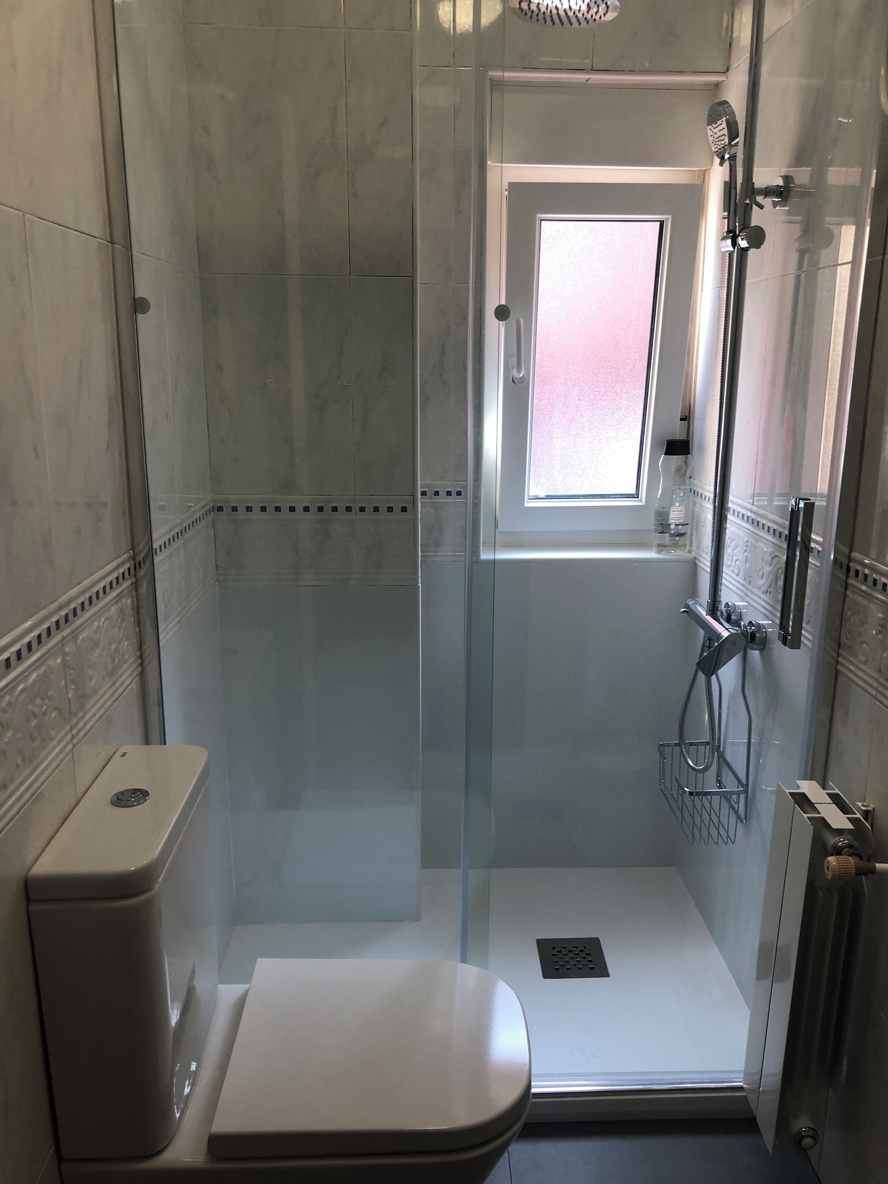 Secador de pelo y toallas