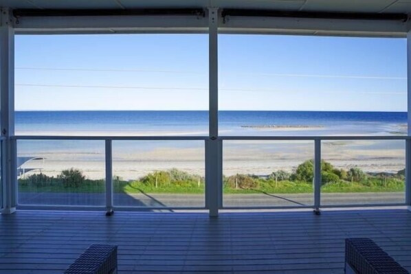Beach - Relax at 36 ~ Sea Views, Esplanade Beachfront -Winter Off Peak Special! (Hardwicke Bay)
