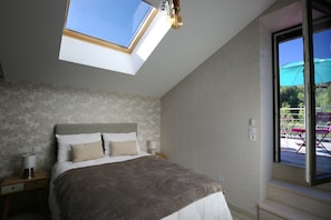 1 bedroom, iron/ironing board, travel cot, free WiFi