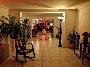 Lobby-Lounge