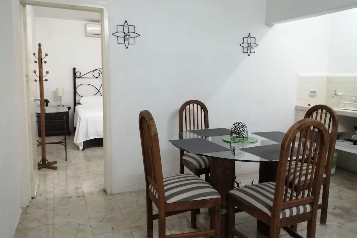 Apartament executiu, 1 llit de matrimoni, vistes al pati | Sala d'estar | Televisor intel·ligent, Netflix i serveis de streaming
