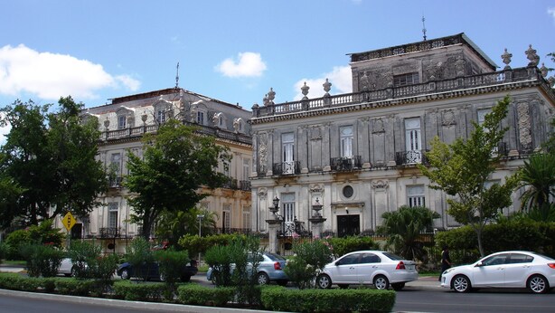 A historic building with ornate architecture, including detailed balconies and a prominent entrance. - Mi Ca-Sa En Mérida (Mérida)