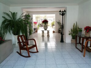 Khu tiếp khách ở sảnh