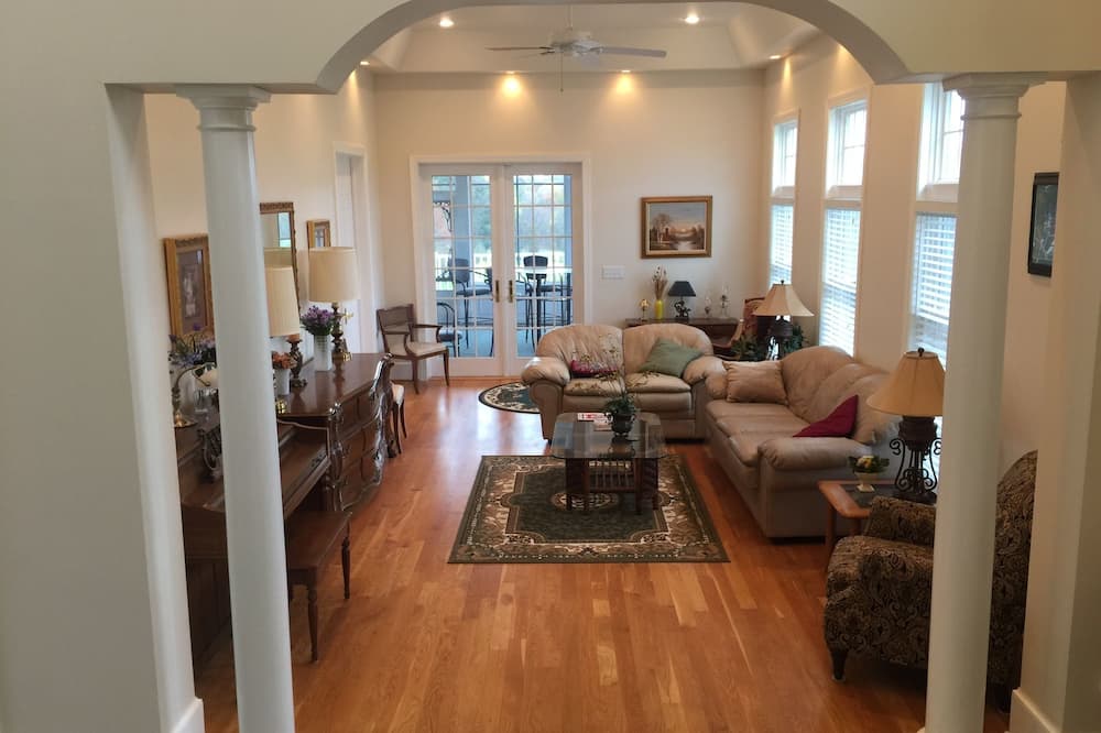 Loudoun Valley Manor