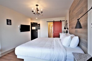 Room, Deluxe Balcony, River View - Inn on Water Street (Marine City)