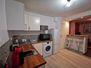 Fridge, microwave, oven, stovetop - 2 rooms apartment 18 minutes from the Palace of Versailles (Le Port-Marly)