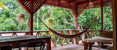 Signature Apartment, Multiple Beds | Free WiFi, bed sheets