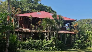 Departamento familiar, varias camas | Wifi gratis y ropa de cama