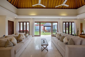 Villa, 5 Bedrooms | Living room | Smart TV, Netflix, streaming services