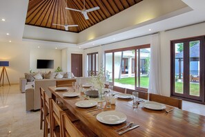 Smart TV, Netflix, streaming services - Villa Harmony Canggu (Canggu)
