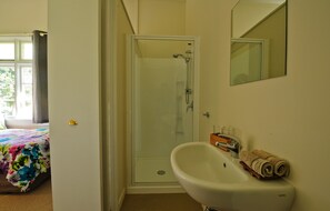 Bathroom - Blacks Hotel (Ophir)