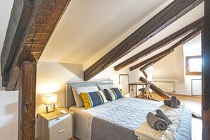 4 bedrooms, desk, iron/ironing board, travel cot