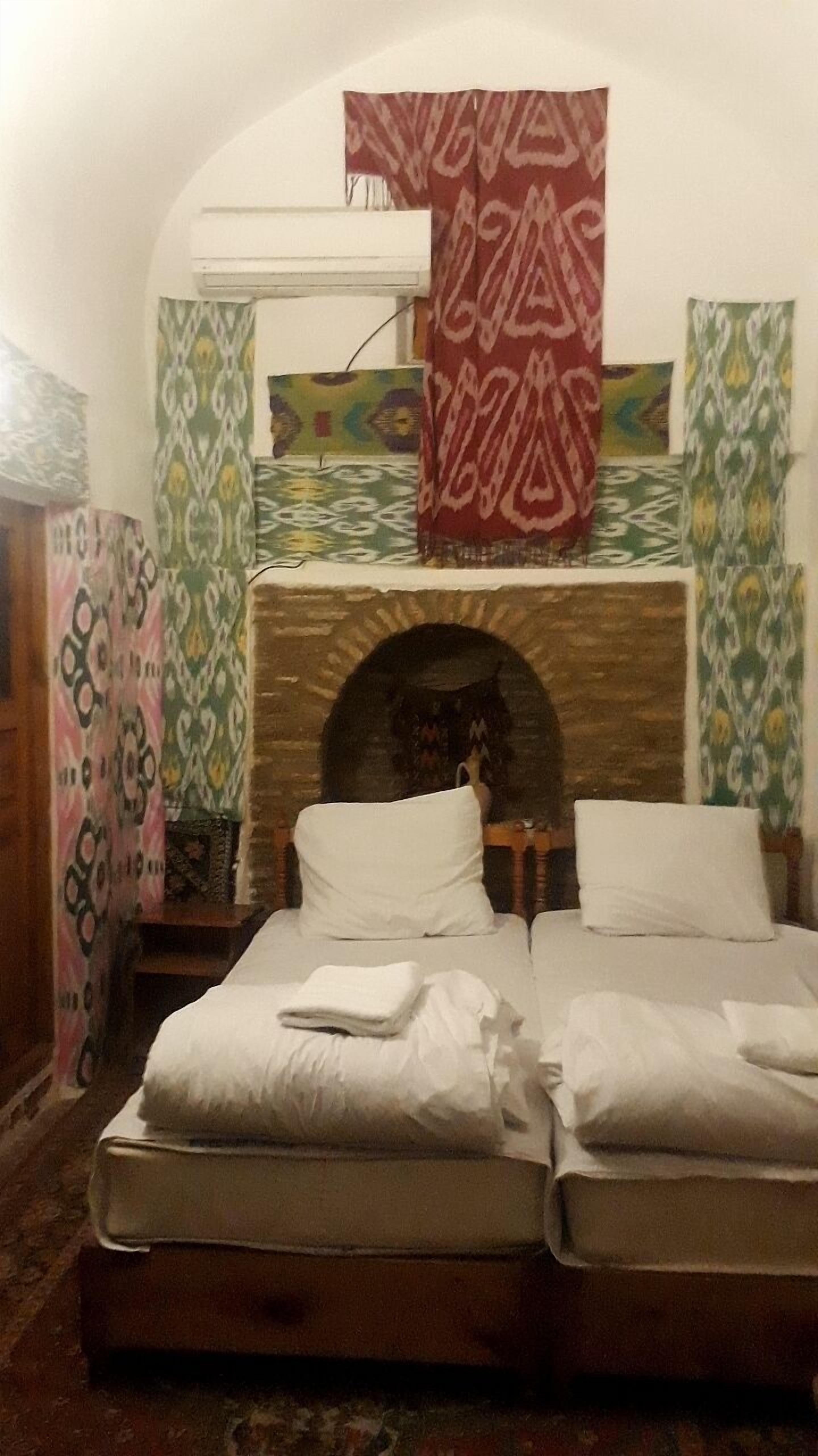 Twin kamer, privébadkamer | Een kluis op de kamer, een strijkplank/strijkijzer, gratis wifi