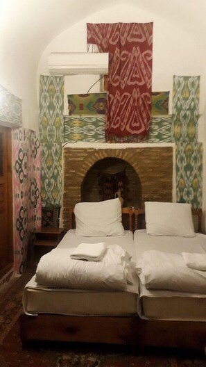 Tomannsrom, privat bad | Safe på rommet, strykejern/-brett og wi-fi (inkludert)