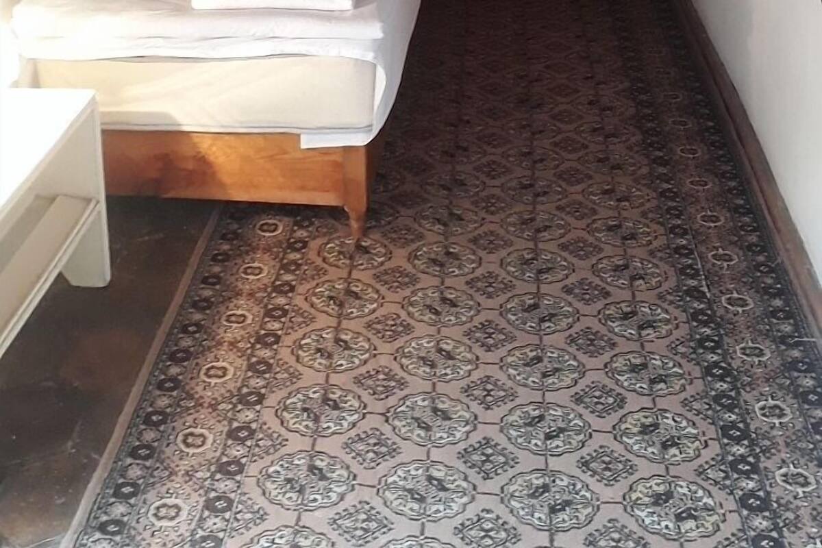 Single Room, Private Bathroom | In-room safe, iron/ironing board, WiFi (free)