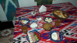 Ilmainen päivittäinen paikallinen aamiainen 