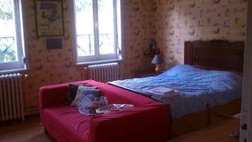 3 bedrooms, iron/ironing board, travel crib, WiFi