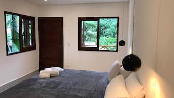 Deluxe Room | Blackout drapes, free WiFi, wheelchair access