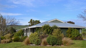Front of property - Catlins Gateway Motel (Owaka)