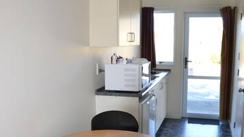 Studio | Iron/ironing board, free cribs/infant beds, free WiFi, bed sheets