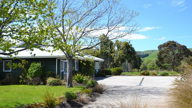 Free self-parking - Catlins Gateway Motel (Owaka)