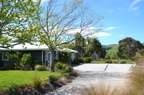 Free self-parking - Catlins Gateway Motel (Owaka)