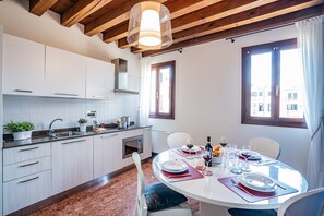 Fridge, microwave, dishwasher, coffee/tea maker - Ca' Del Monastero 6 Collection (Venice)